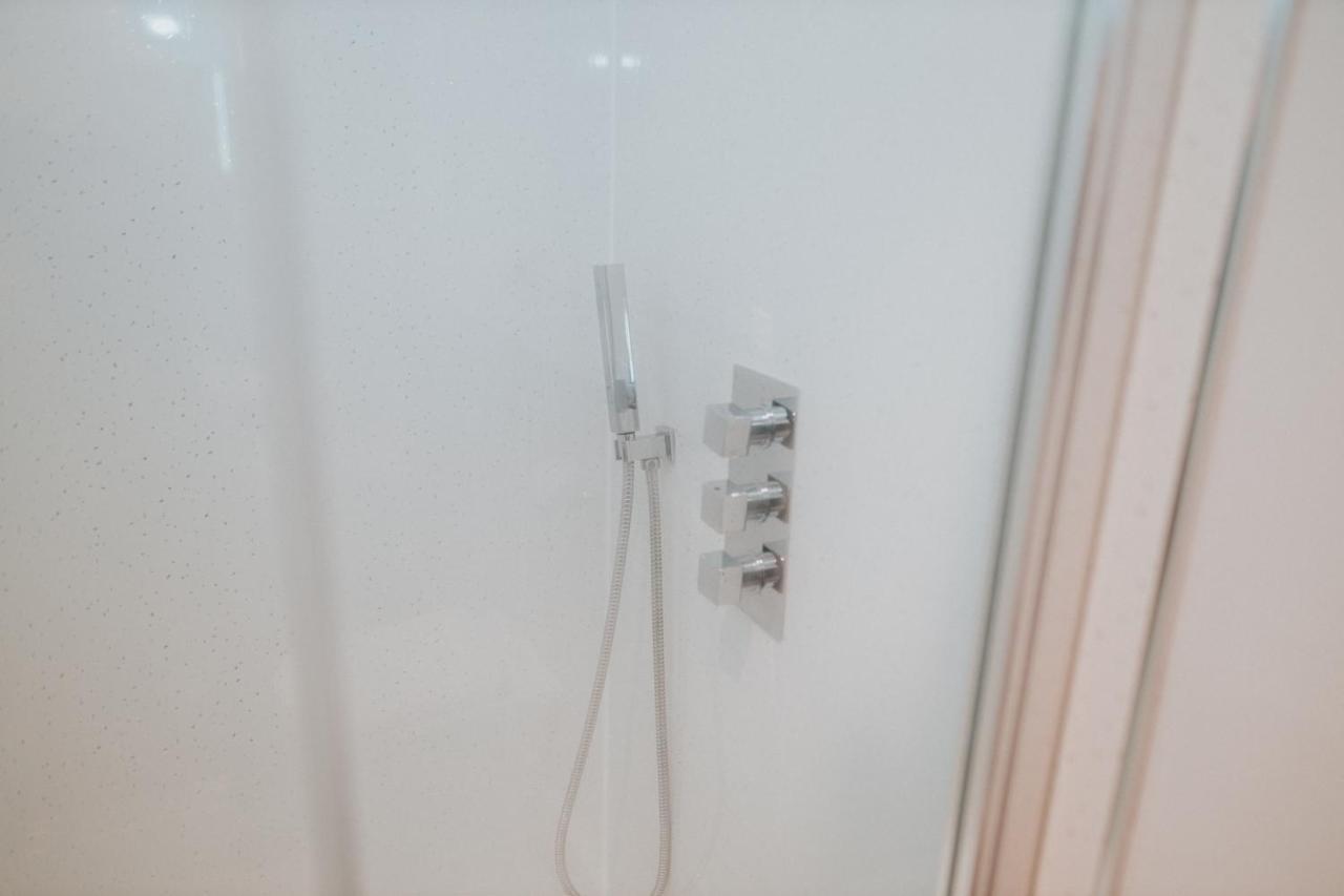 אדינבורו Luxury Modern 3 Bedroom Apartment In City Centre מראה חיצוני תמונה