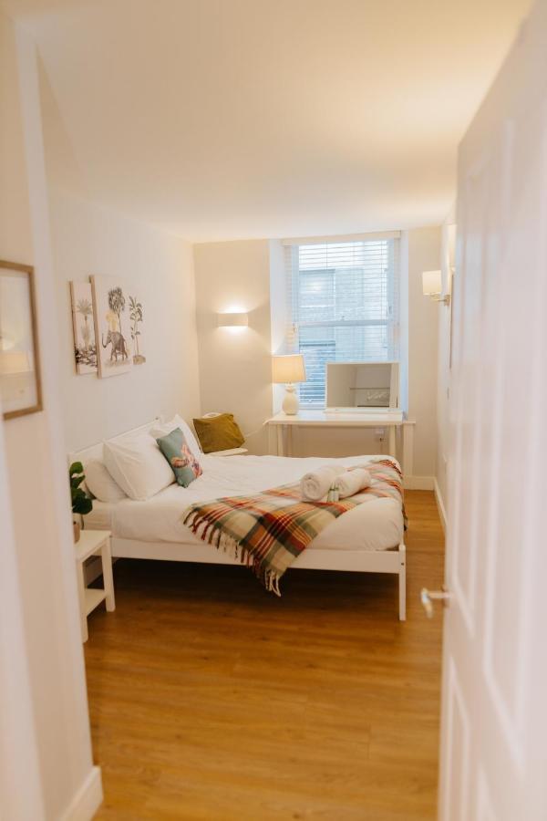 אדינבורו Luxury Modern 3 Bedroom Apartment In City Centre מראה חיצוני תמונה